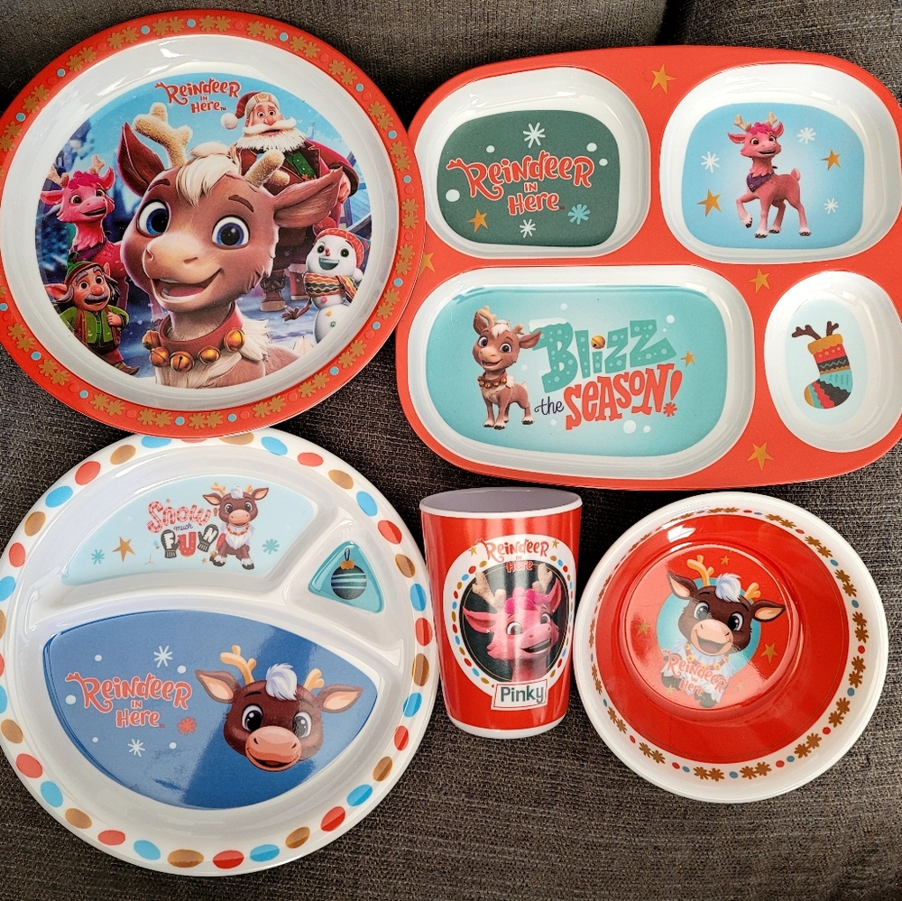 NWT 🦌 Reindeer In Here Childrens Christmas Dinnerware Set 3 Plates, Bowl, & Cup